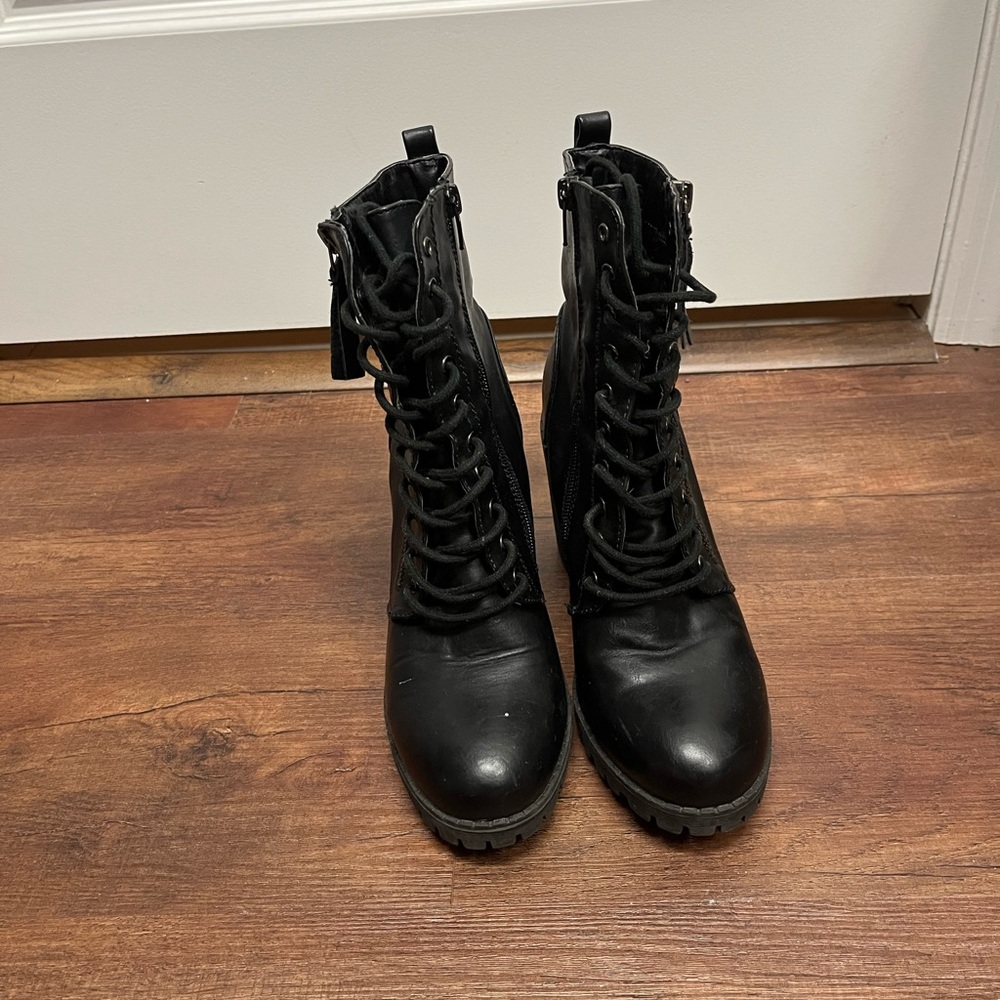 Faux Leather Lace Up Heeled Combat Boots Size 8.5